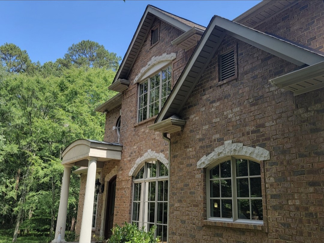 House, Driveway,  Roof, and window cleaning in Fort Payne Alabama 